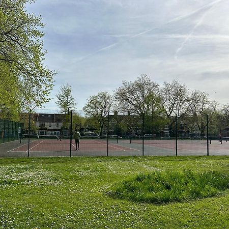 Cosy 2 Bedroom Flat In East Ham, Close To Excel Londra Exterior foto