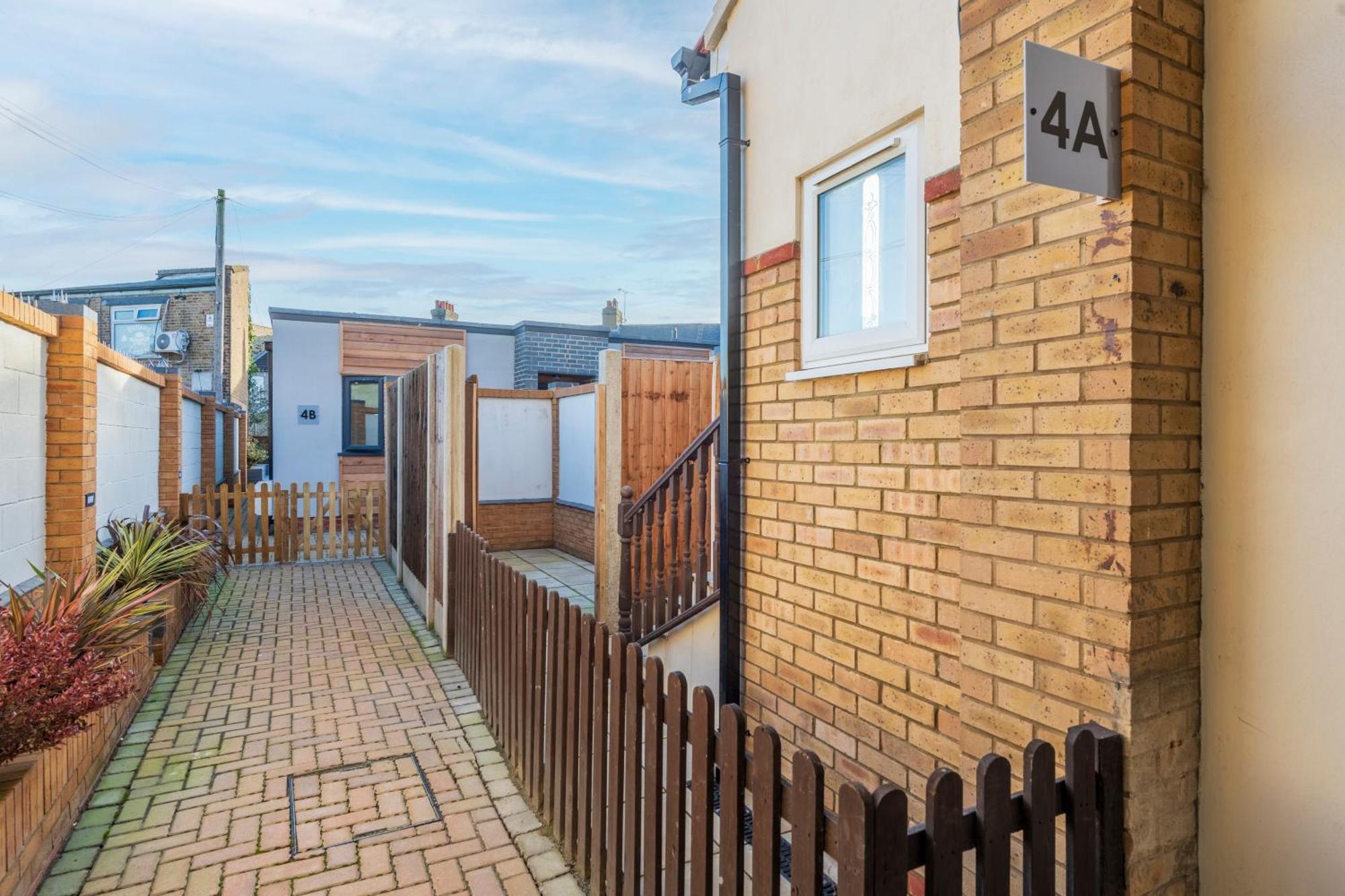 Cosy 2 Bedroom Flat In East Ham, Close To Excel Londra Exterior foto